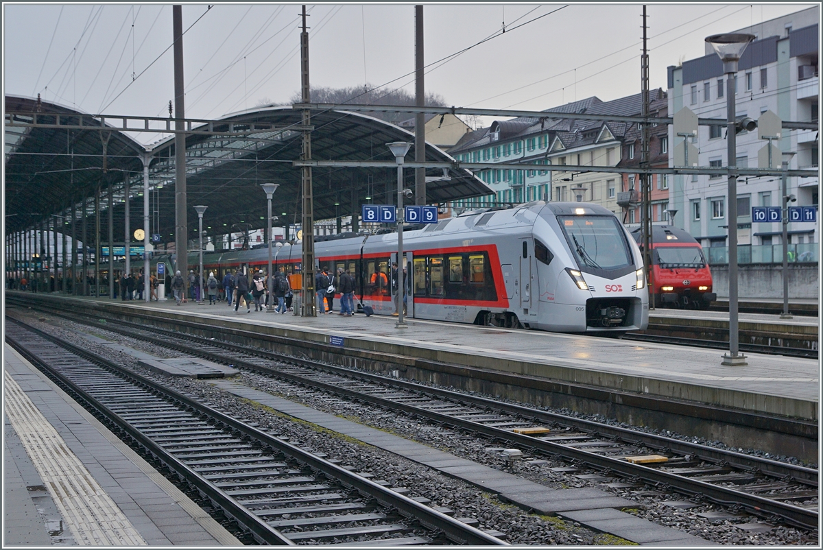Ein SOB RABE 526 ist als IR Aare - Linth in Olten auf dem Weg nach Bern. 

12. März 2024
