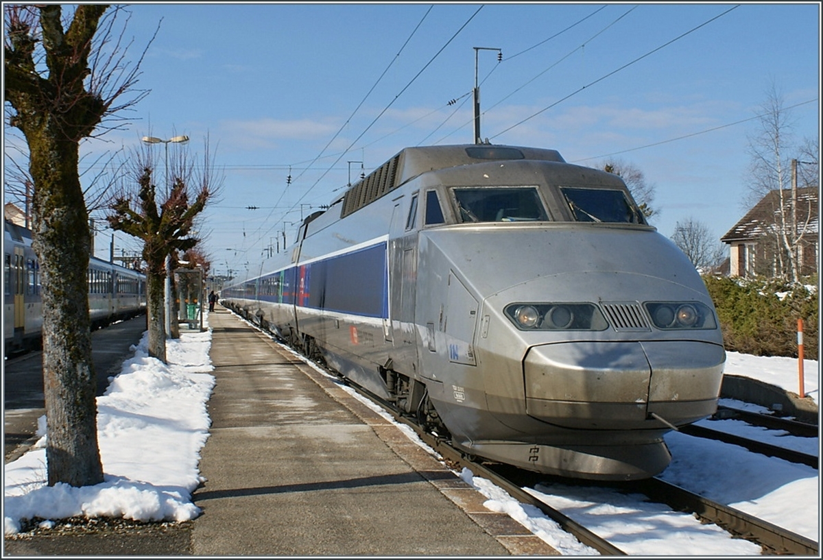 Ein TGV wartet in Frasne auf die Weiterfahrt nach Lausanne. 

2. April 2010