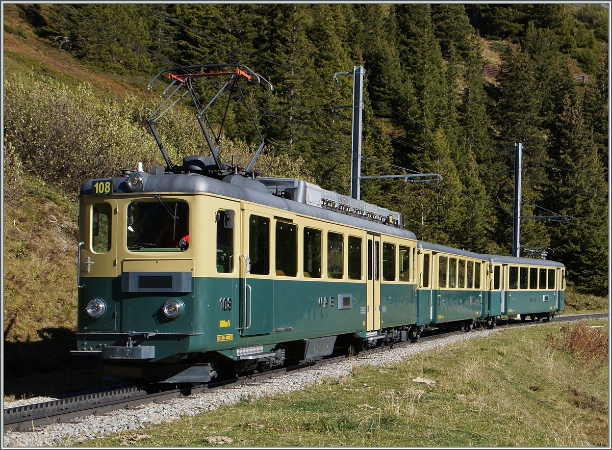 Ein WAB Regionalzug zwischen der Wengeralp und der Kleinen Scheidegg. 
9. Okt. 2014