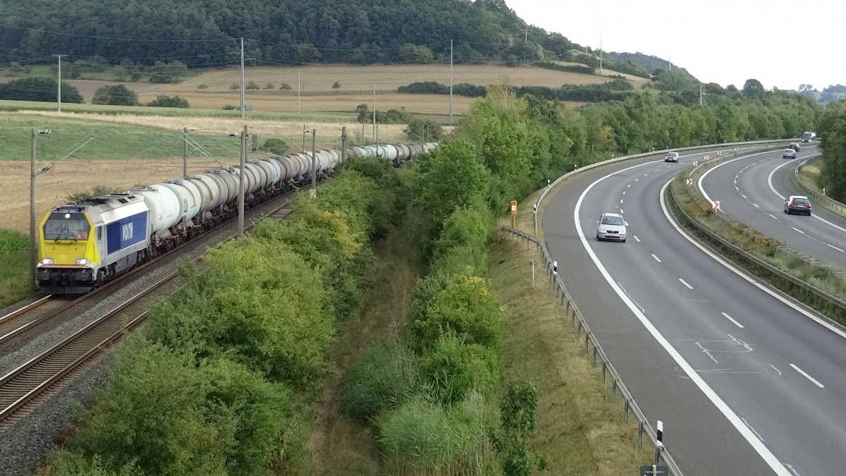 Eine Voith Maxima 30 CC fhrt am 20.August 2013 mit einem Kesselwagenzug Richtung Schweinfurt.