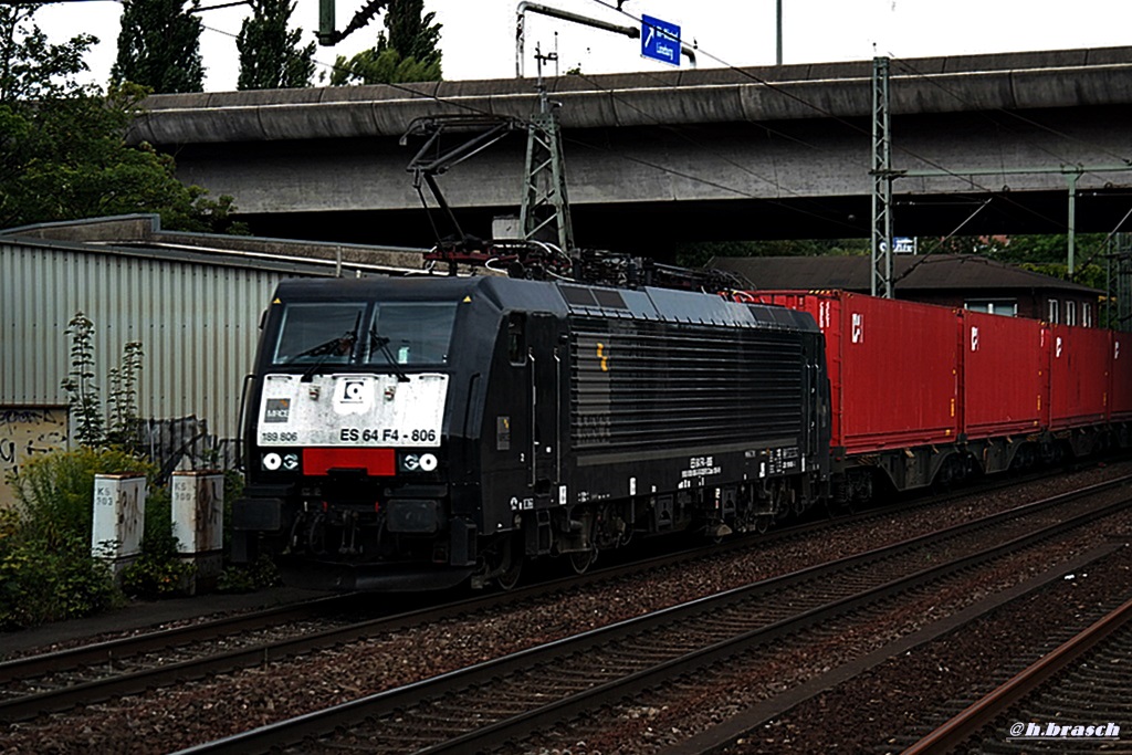ES 64 F4-806 ist mit einen kastenzug durch hh-harburg gefahren,datum 22.08.14
