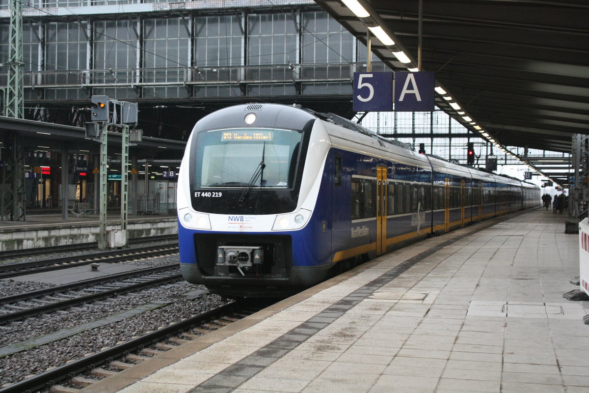 ET 440 219 und ET 440 347 als RS1 mit ziel Verden (Aller) verlsst den Bahnhof Bremen Hbf am 8.1.21
