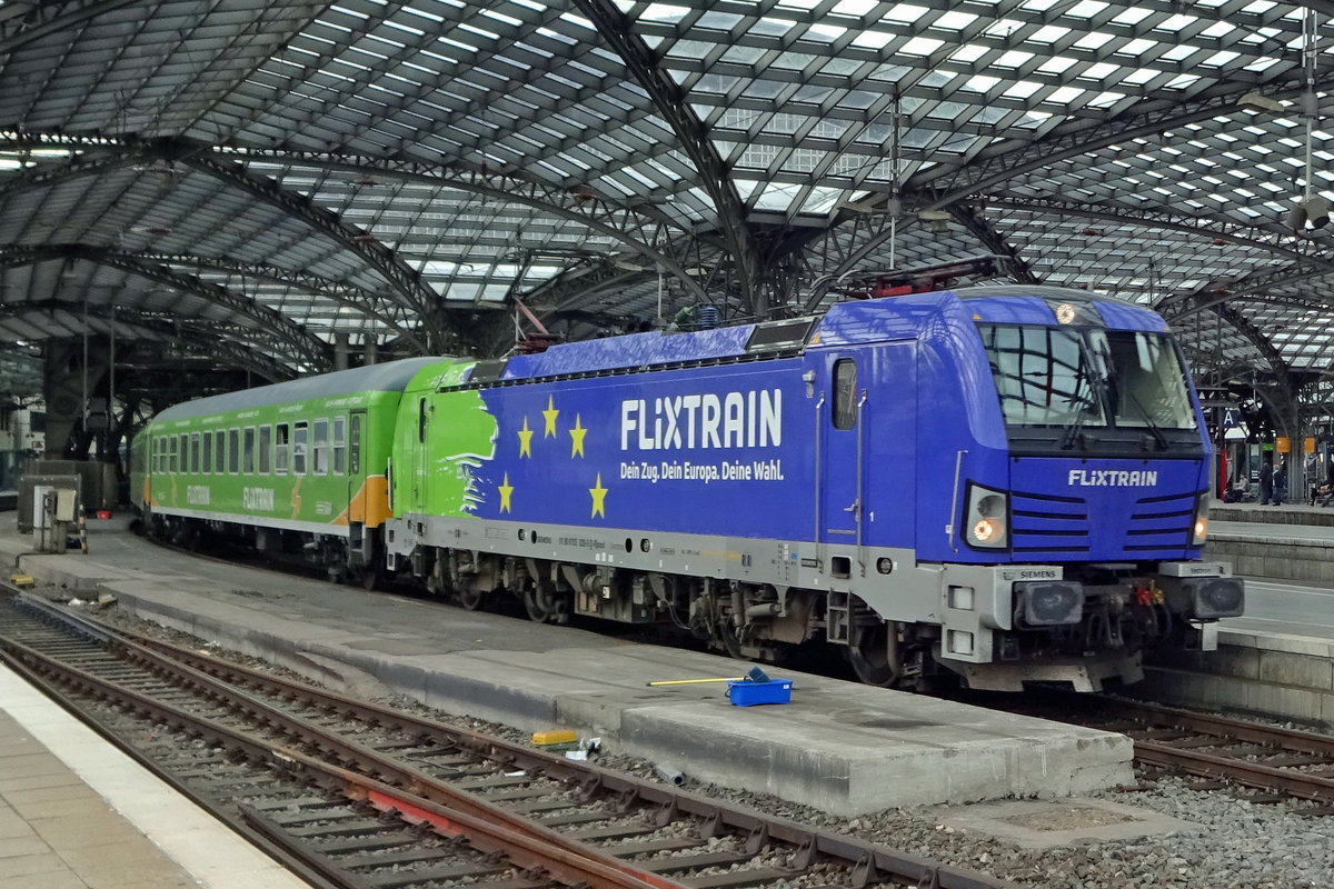 FlixTrain 193 826 treft -mit blauer Kopf vorn- am 23 September 2019 in Köln Hbf ein.