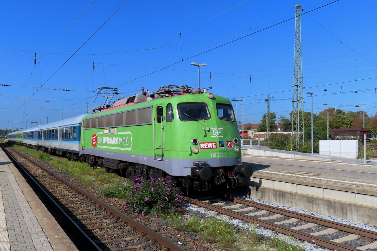 GiF 110 292 treft mit ein Sonderzug am 16 September 2023 in Landshut (bay) ein.