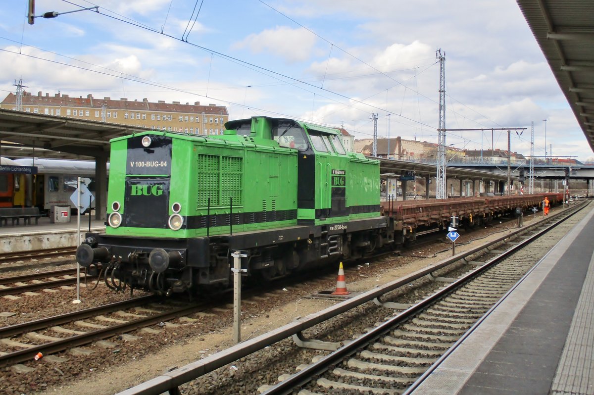 Gleisbauzug mit V 100-BUG-004 steht am 5 April 2018 in Berlin-Lichtenberg. 