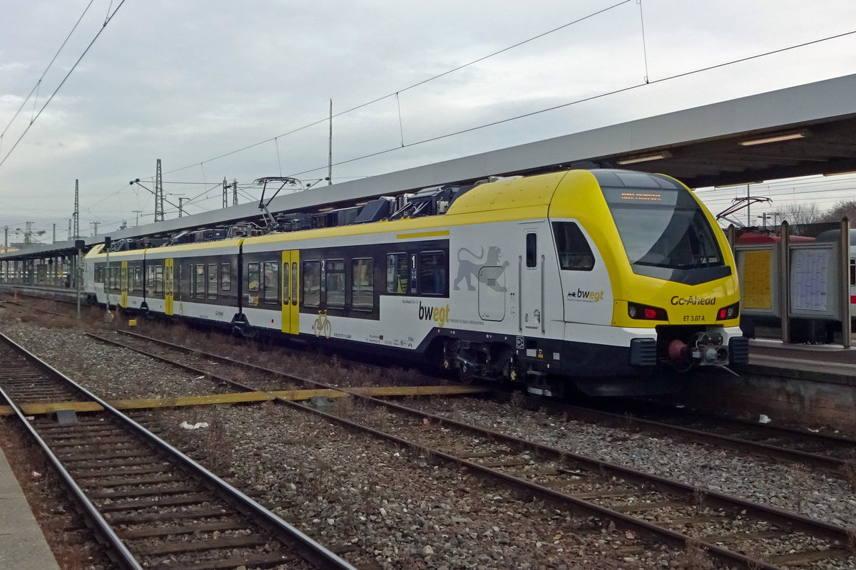 Go-Ahead ET3-07 verlässt am 3 Januar 2020 Stuttgart Hbf.