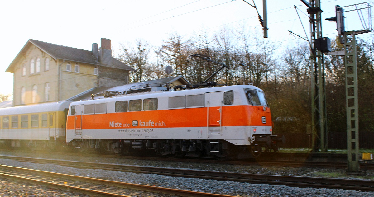 Hinten dran hing die 111 111-1 die leider wegen der hohen Geschwindigkeit des Zuges unscharf wurde...Jübek 02.12.2021