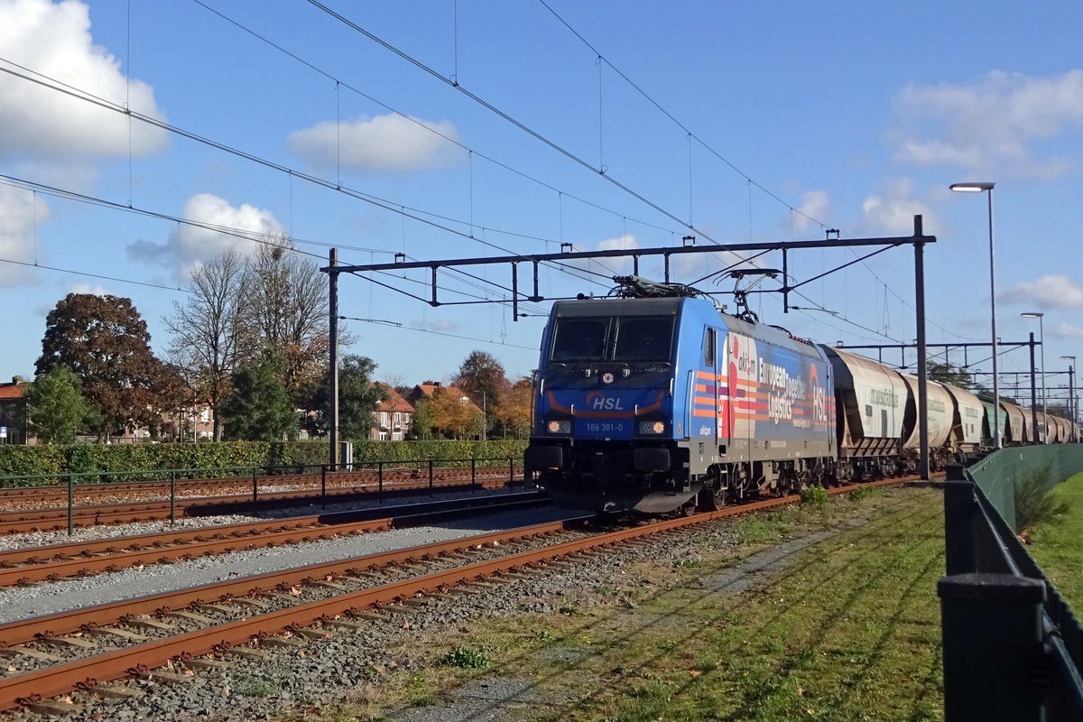 HSL 186 381 treft mit ein Getreidezug am 29 Oktober 2019 in Oss ein.
