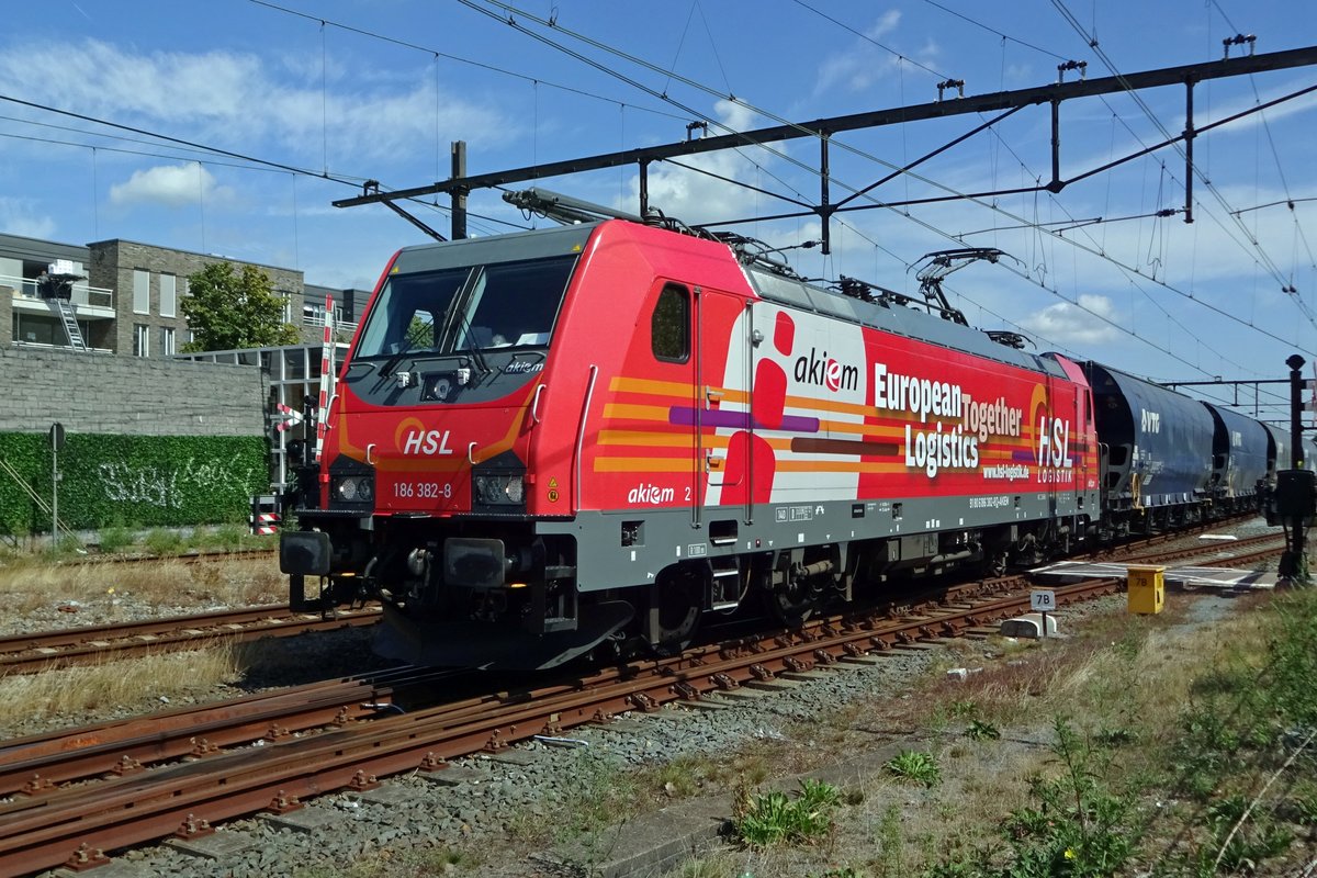 HSL 186 382 verlsst mit ein Getreidezug Oss am 14 Augustus 2019. 