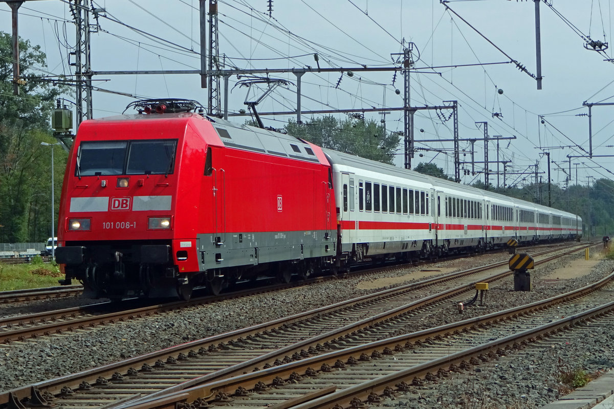 IC-Berlijn mit 101 008 treft am 5 Augustus 2019 in Bad Bentheim ein.