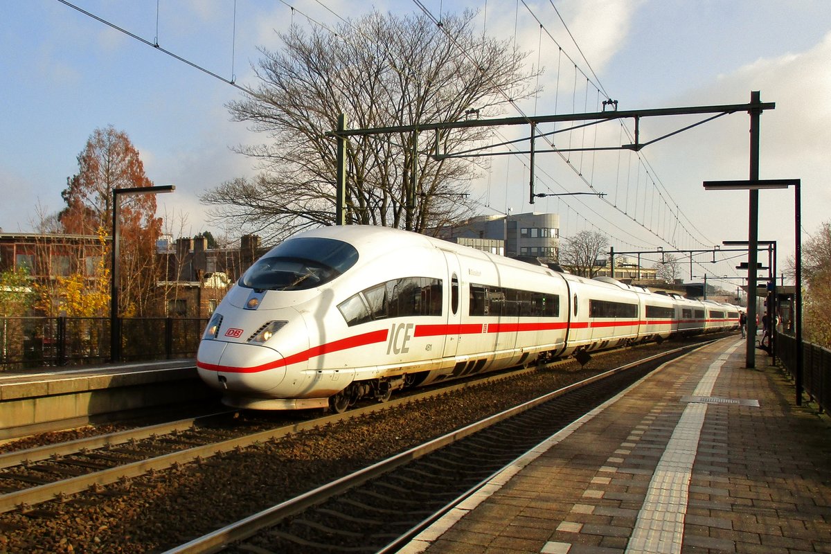 ICE 406 011 durchfahrt am 1 Dezember 2017 Arnhem-Velperpoort.
