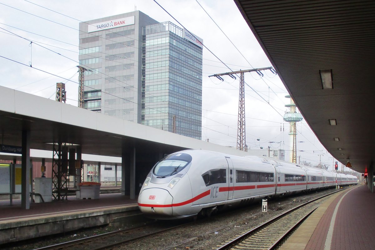 ICE 407 014 hällt am 30 Januar 2018 in Duisburg Hbf. 