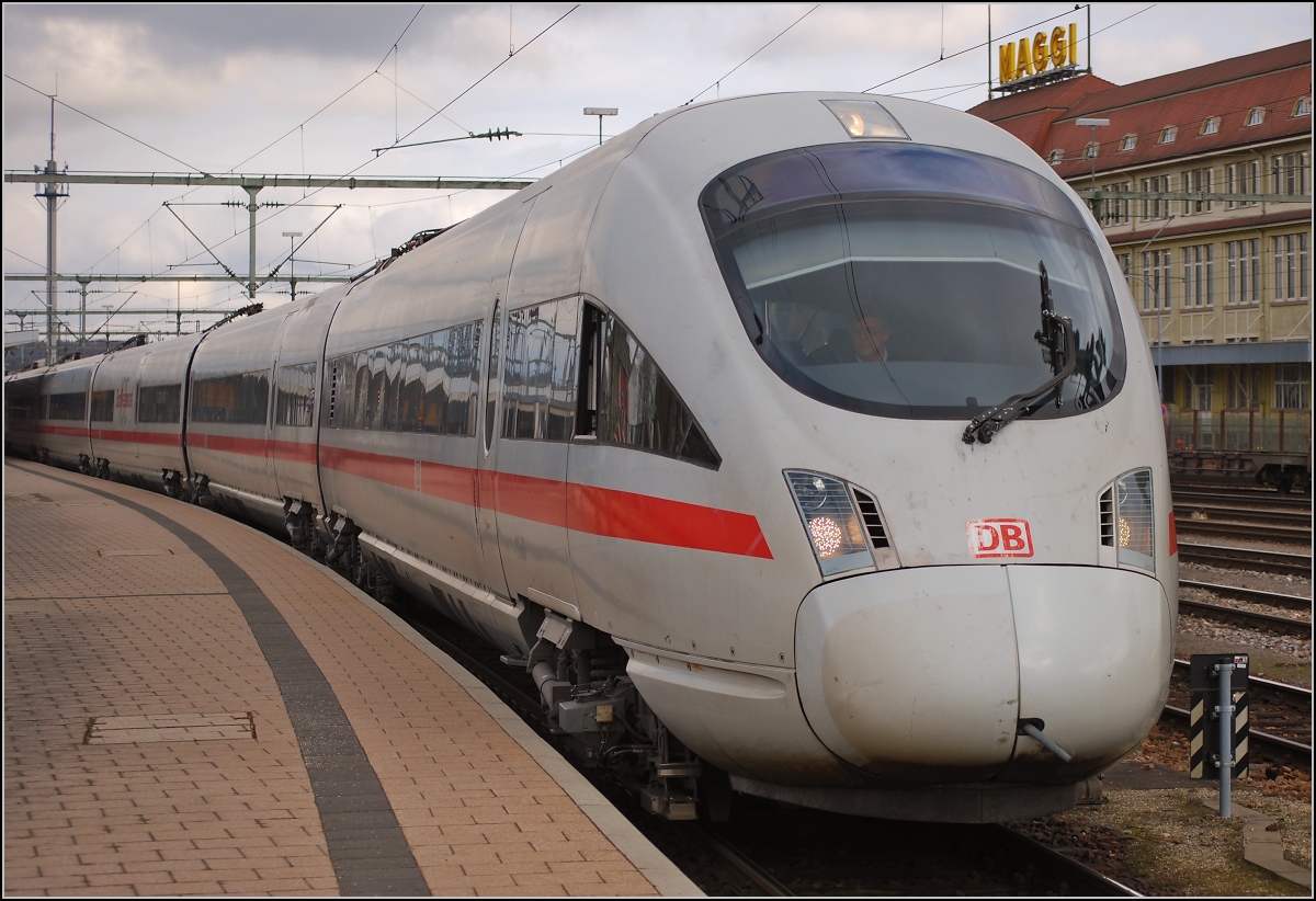 ICE Zürich &ndash; Stuttgart fährt nach kurzer Wendezeit auf die Schwarzwaldbahn bis Hattingen. Februar 2010.