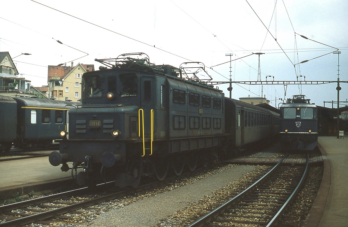 Im Fr�hjahr 1979 verl��t Ae 3/6 I 10656 den Bahnhof Romanshorn