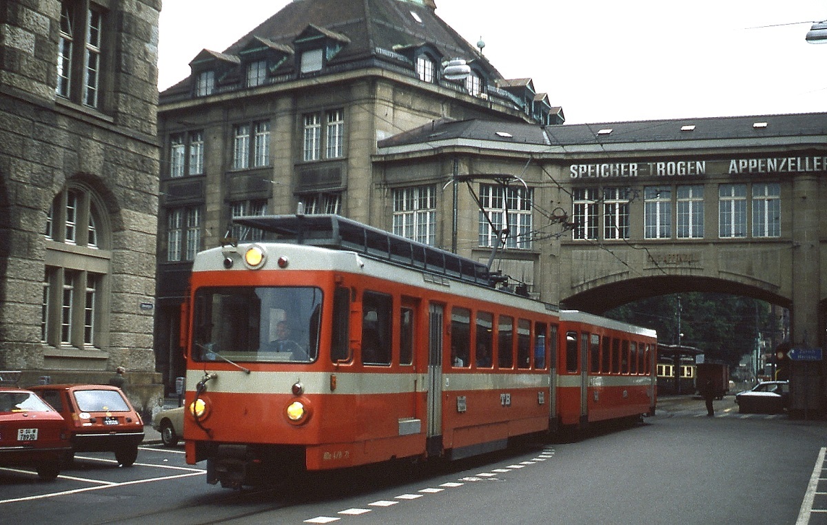 Im Fr�hjahr 1979 verl�sst BDe 4/8 21 der Trogener Bahn den Bahnhof St. Gallen