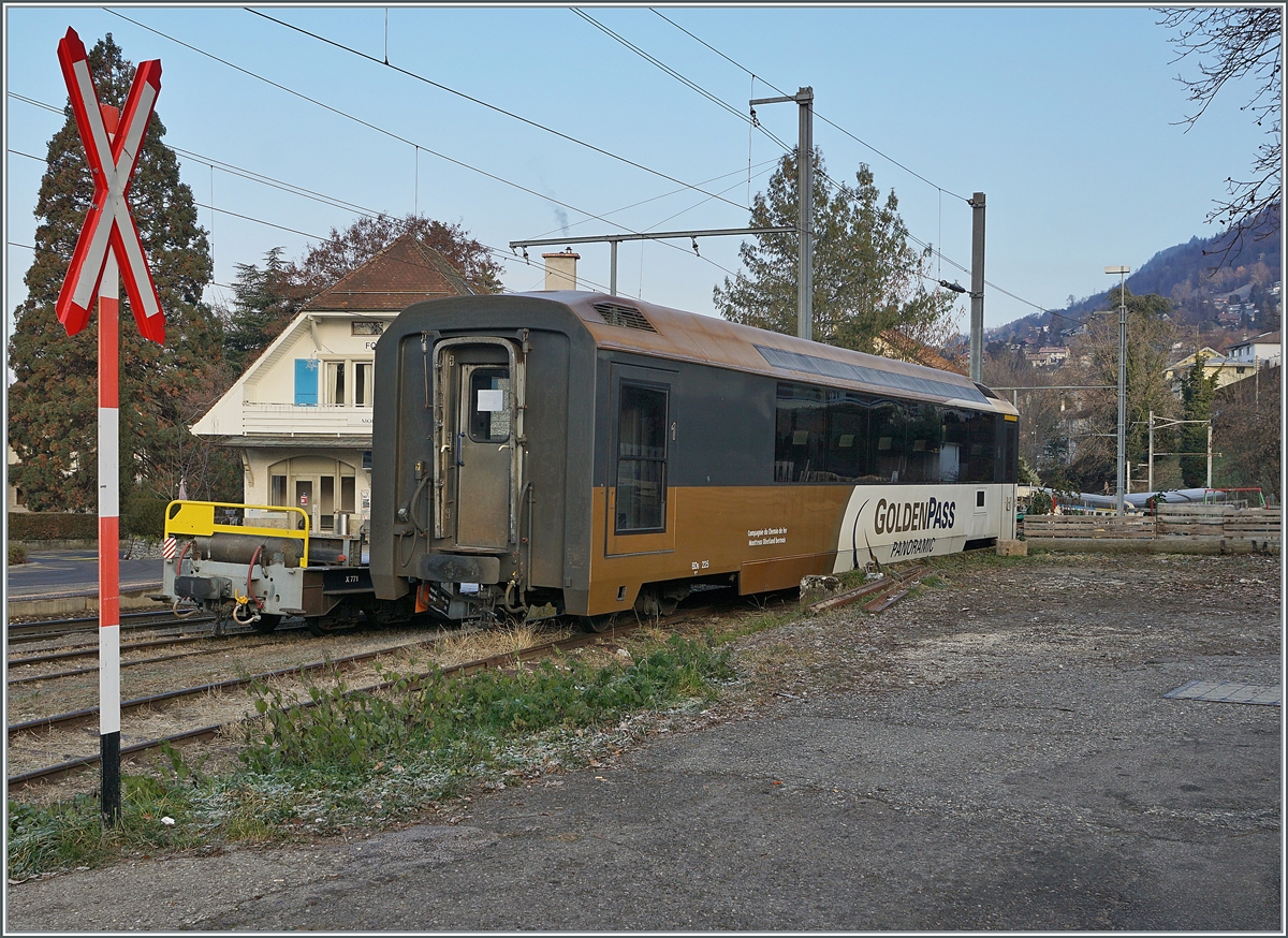 In Fontanivent steht dieser zur Zeit nicht mehr benötigte MOB BDs 225, der eigentlich als ADs 225 beschriftet sein müsste, verfügt er doch über Erste Klasse Fauteuils und nicht wie die Bezeichnung vermuten lassen würde, über zweite Klasse Sitze.

10. Jan. 2021