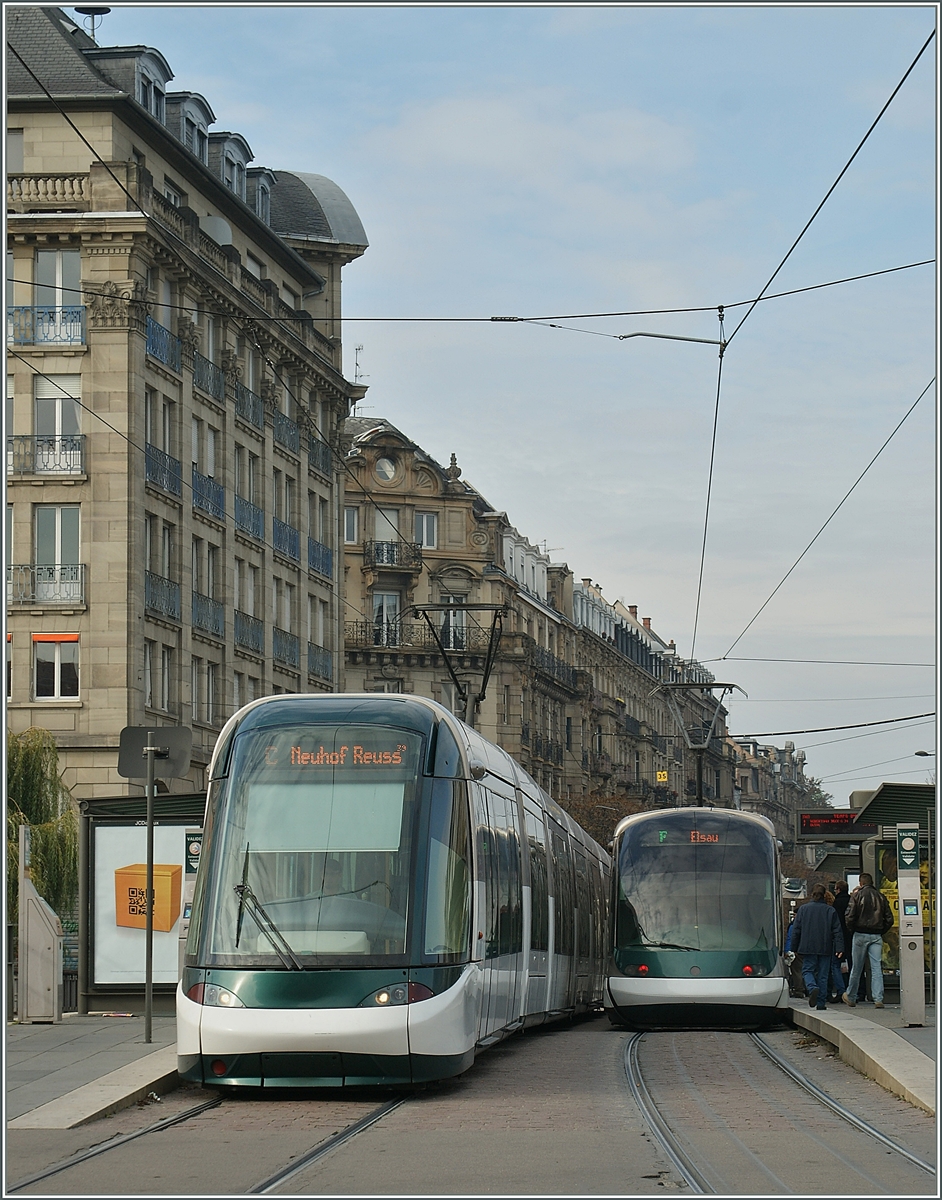 In der Innenstadt von Strasbourg begegen sich zwei Trams. 

29. Okt. 2011