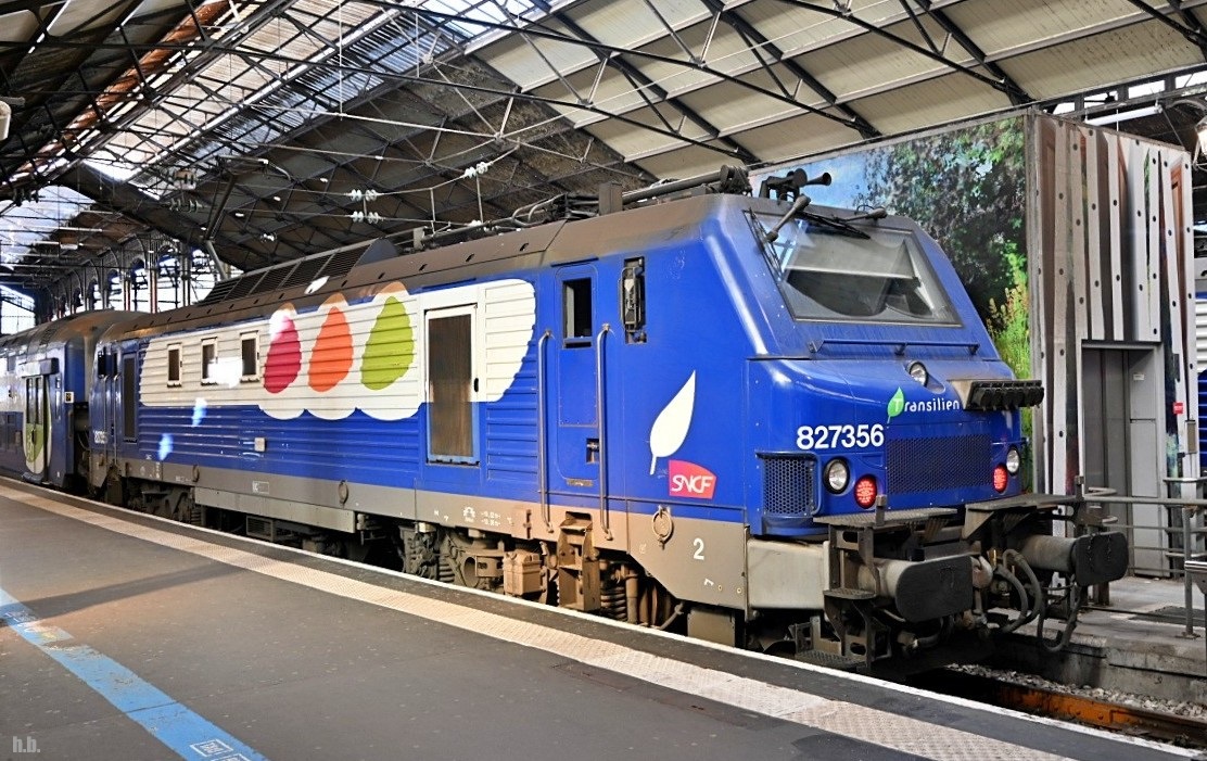 in paris gare saingt lazare fahren lok-bespannte regionalzge mit einer von alstom-prima-reihe BB 27000 die stndlich zwischen gare und mantes la jolie pendelte,06.03.25