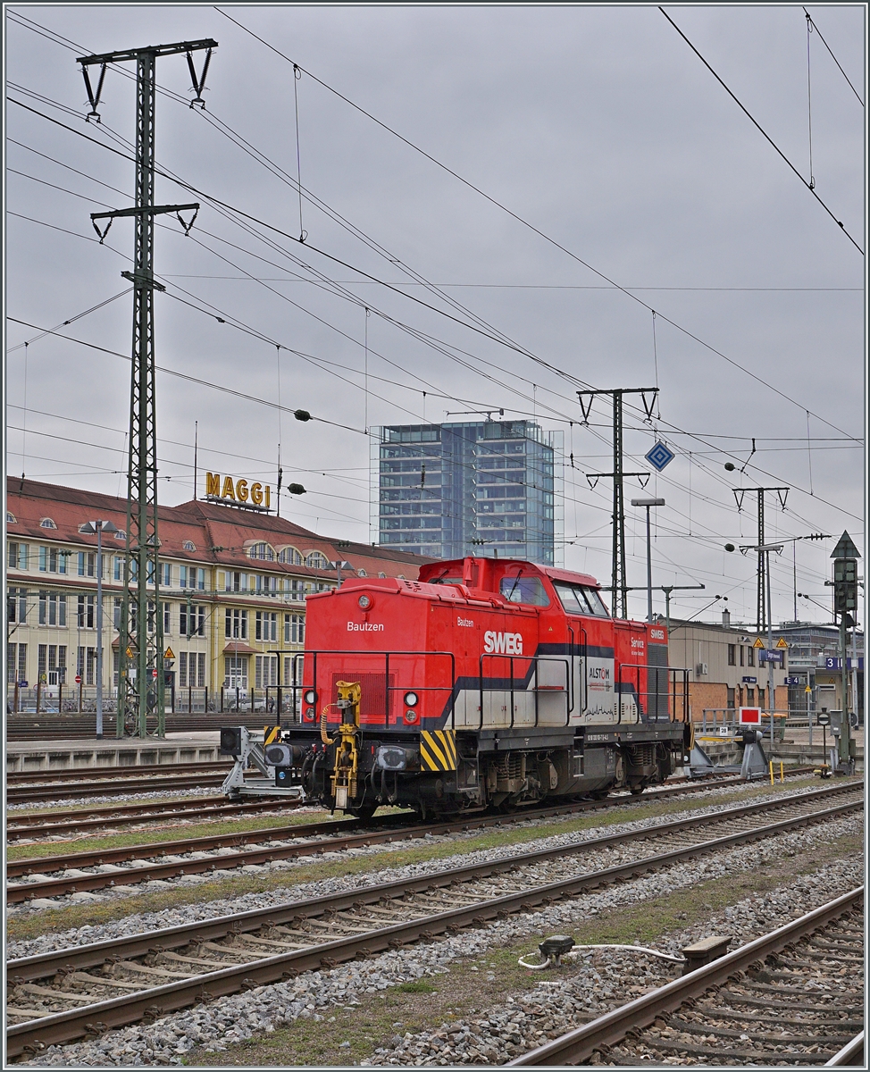 In Singen (Htw) steht im Gleisvorfeld die SWEG 203 103-7 (UIC 92 80 1203 103-7 D- ALS) abgestellt. 

15. März 2025