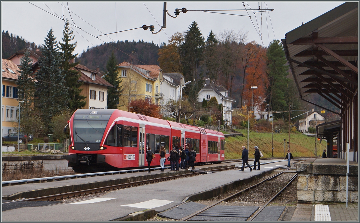 In Tvannes habe die übernimmt der SBB GTW nach Biel/Bienne die Anschlussreisenden der CJ. 
17. Nov. 2014