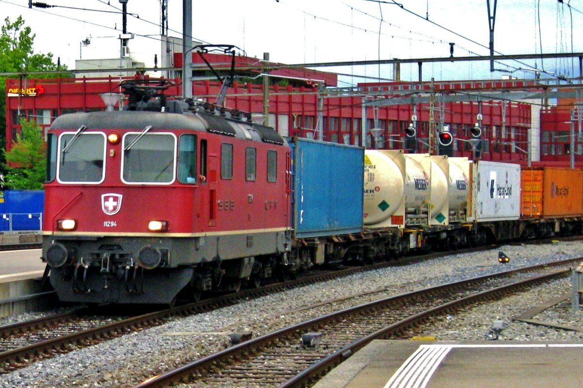 KLV mit 11294 durchfahrt Thun am 13 Mai 2010.