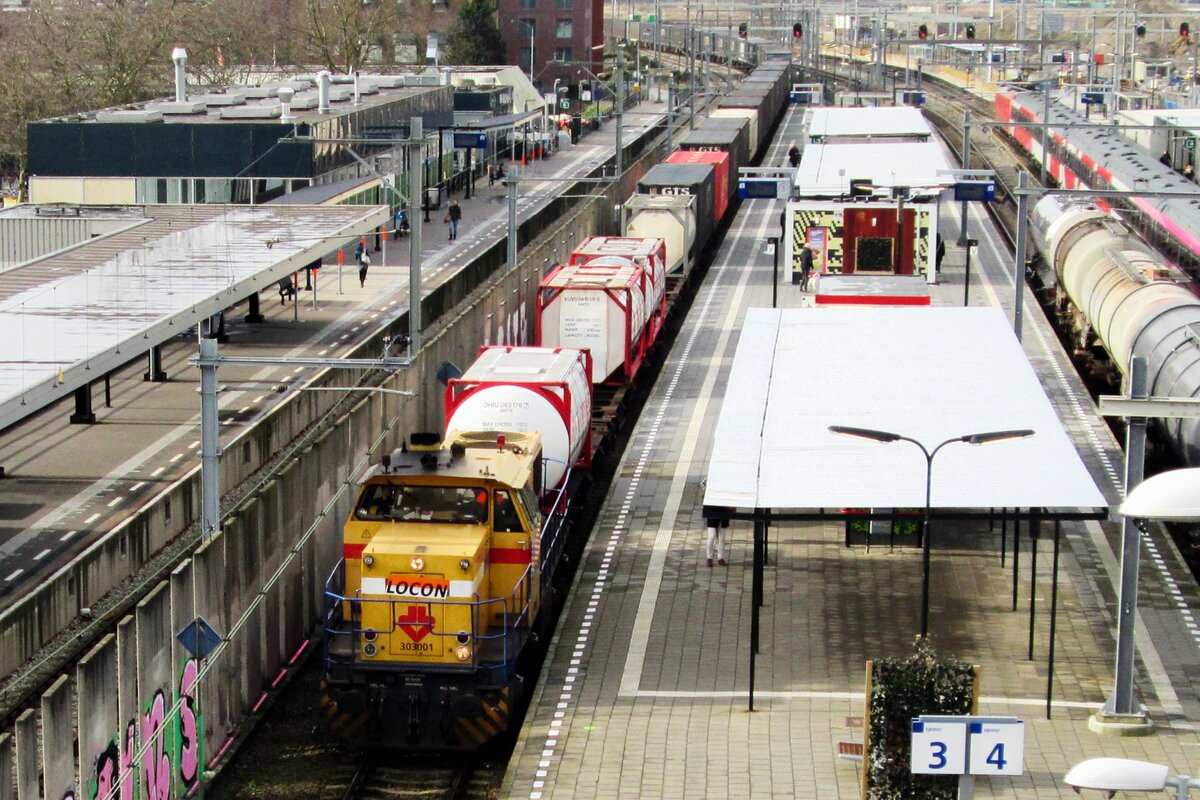 KLV mit Strukton 303001 durchfahrt am 14 Februar 2014 Breda richtung Blerick.