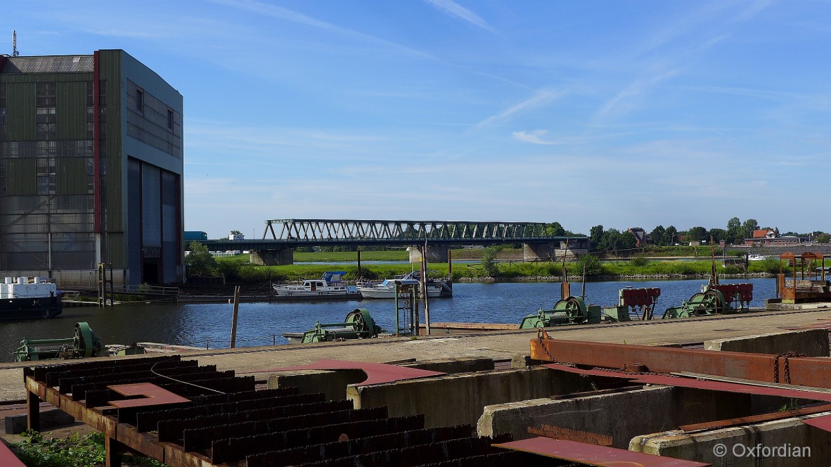 Lauenburg, Elbbrücke und Hitzler Werft.