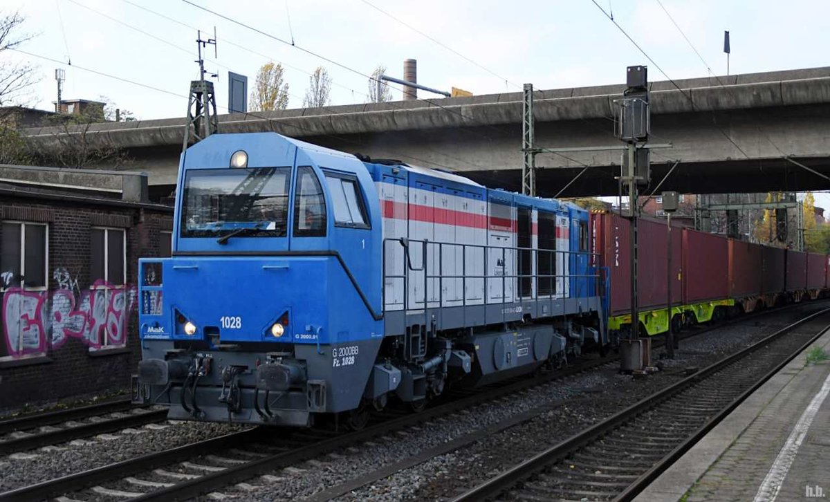 locon 273 001-8 fuhr mit einen containerzug durch hh-harburg,18.11.20