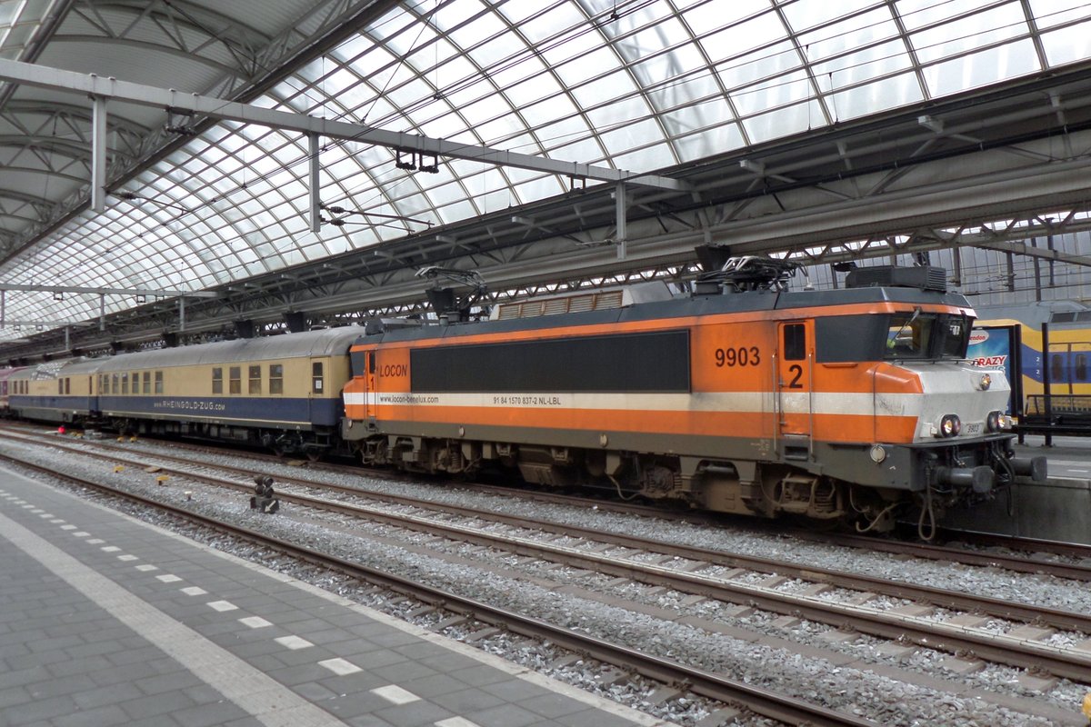 LOCON 9903 steht am 25 Oktober 2015 mit ein Sonderzug in Amsterdam centraal.