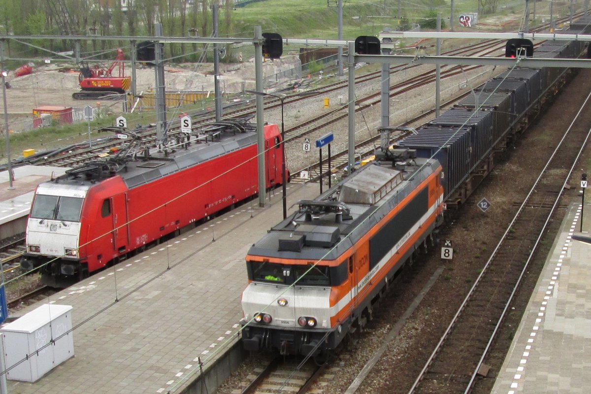 LOCON 9906 zieht ein Mülzug durch Breda am 14 Februar 2014.
