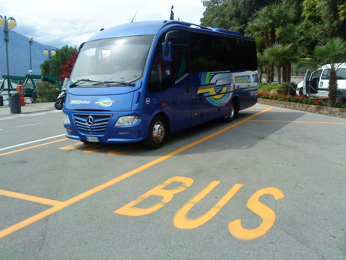 Mercedes-Benz Reisebus des Unternehmen Breg-Viaggi gesehen auf dem Busparkplatz in LImone sul Garda am 05.06.2014