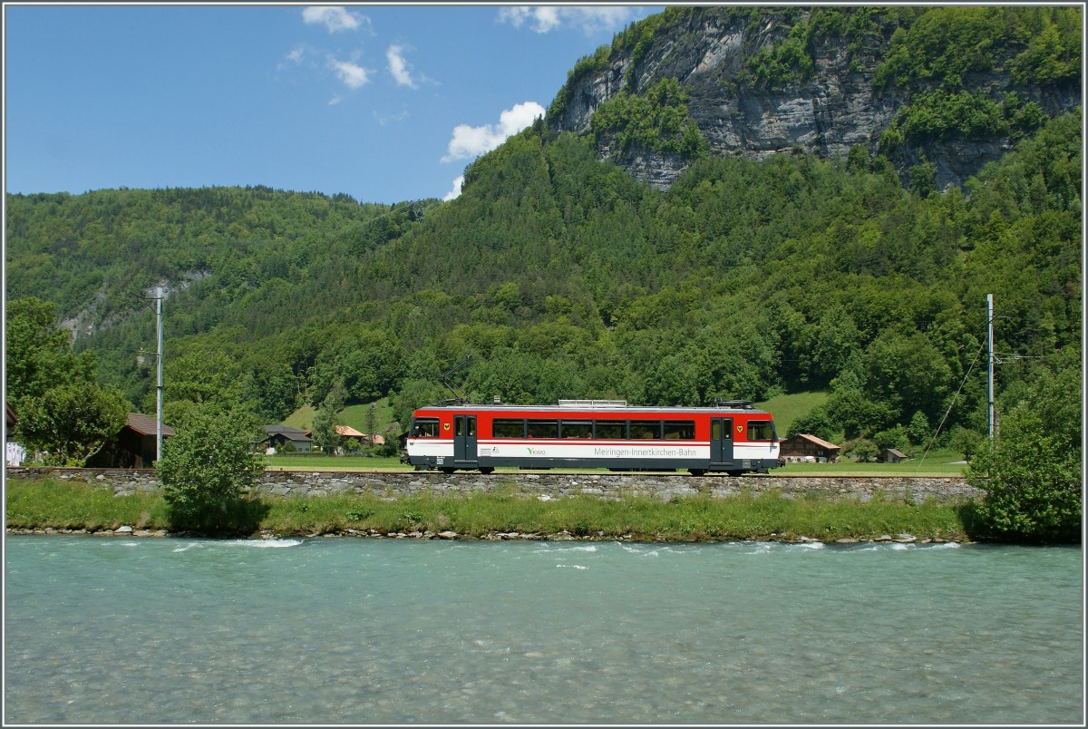 MIB Regionalzug zwischen Meiringen und Innertkirchen.
7. Juni 2013