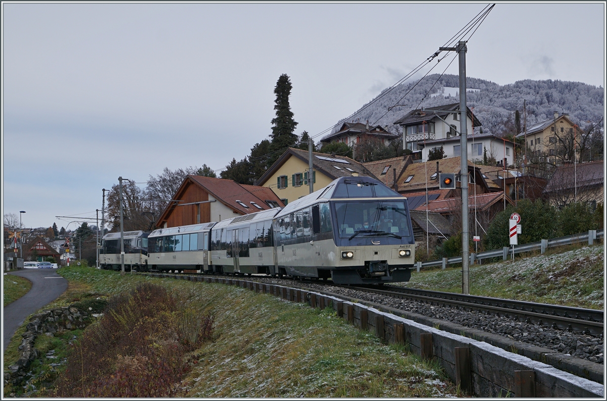 mit dem Steuerwagen Ast 117 an der Spitze ist der MOB GoldenPass Panoramic Express bei Planchamp auf dem Weg in Richtung Montreux. 

5. Dez. 2020
