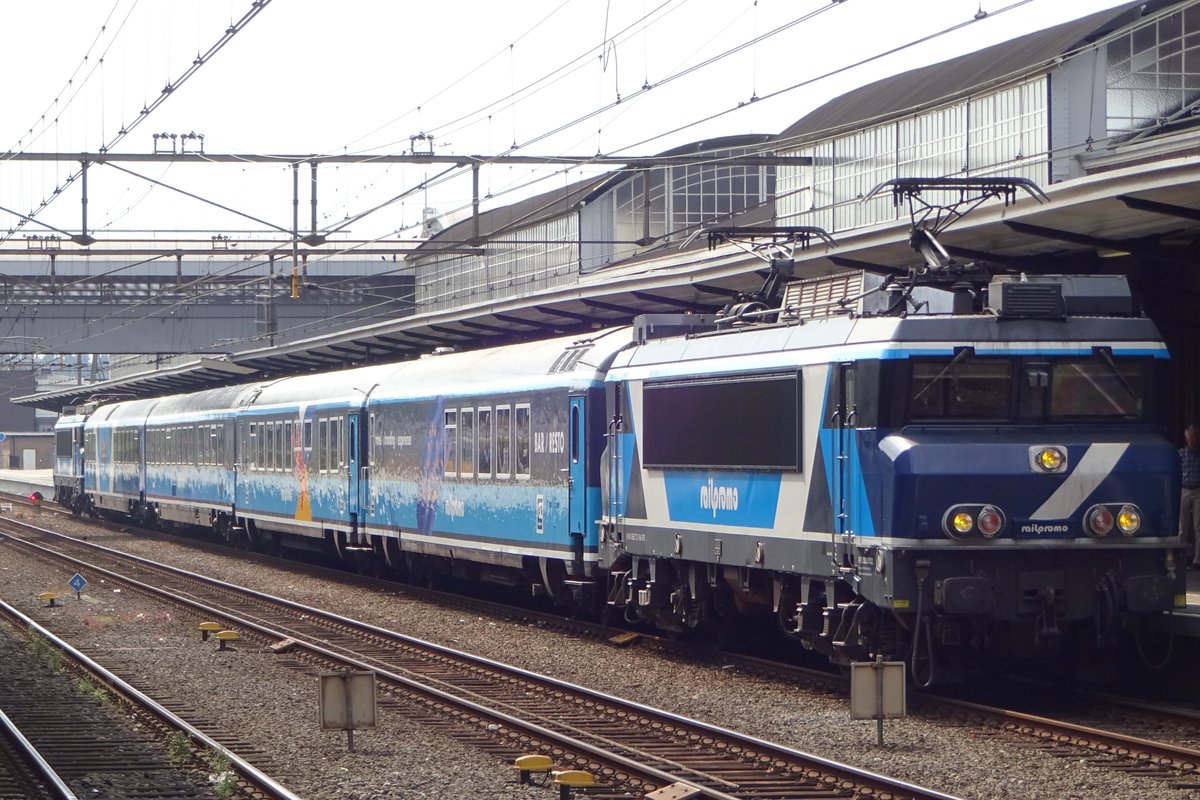 Mit der Dinner Train steht Rail Promo 101002 am 19 Juli 2019 in Amersfoort.