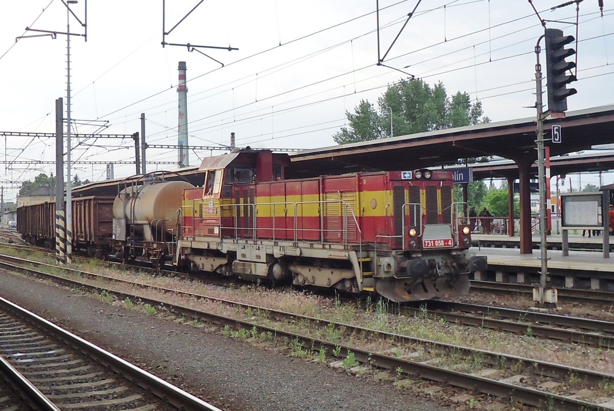 Mit ein Lokalguterzug durchfahrt 731 058 Kolín am 24 Mai 2015.