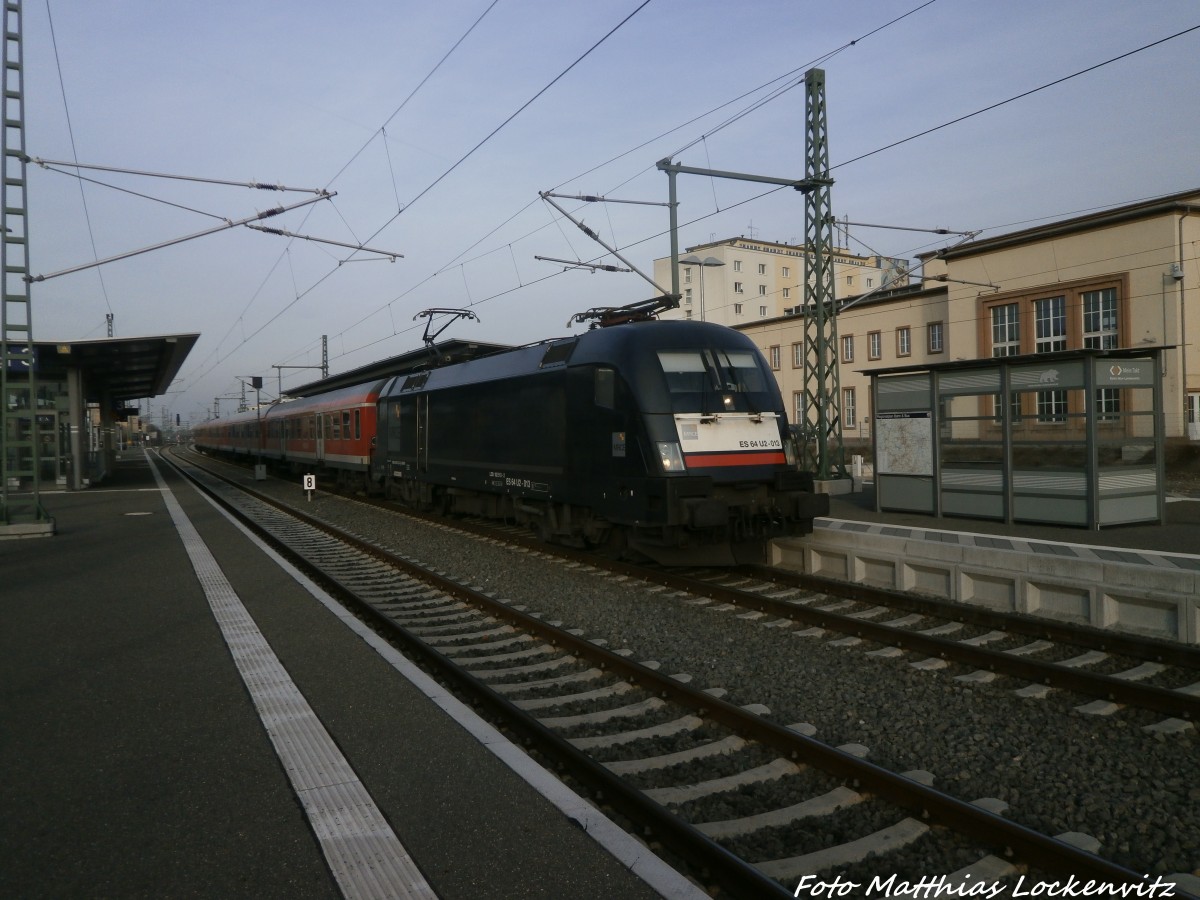 MRCE ES 64 U2 - 013 im Merseburger Bahnhof am 6.1.15