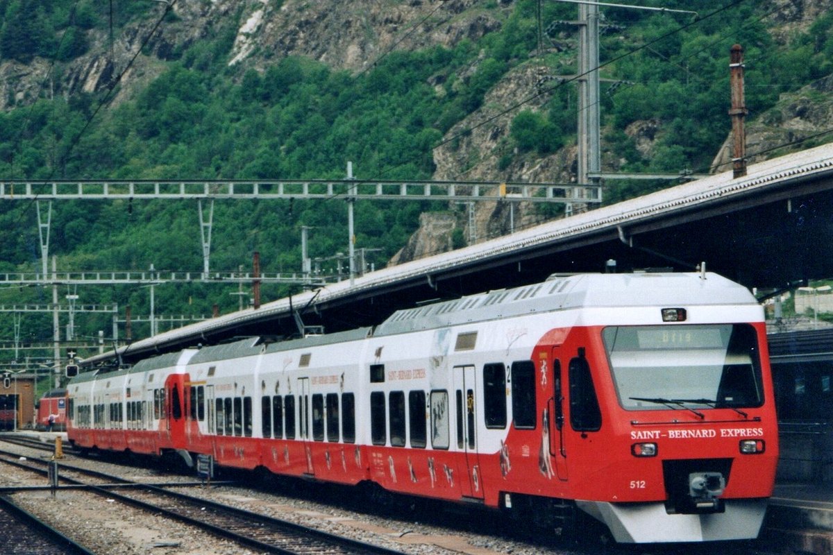 NINA 512 steht am 20 Mai 2006 in Brig.