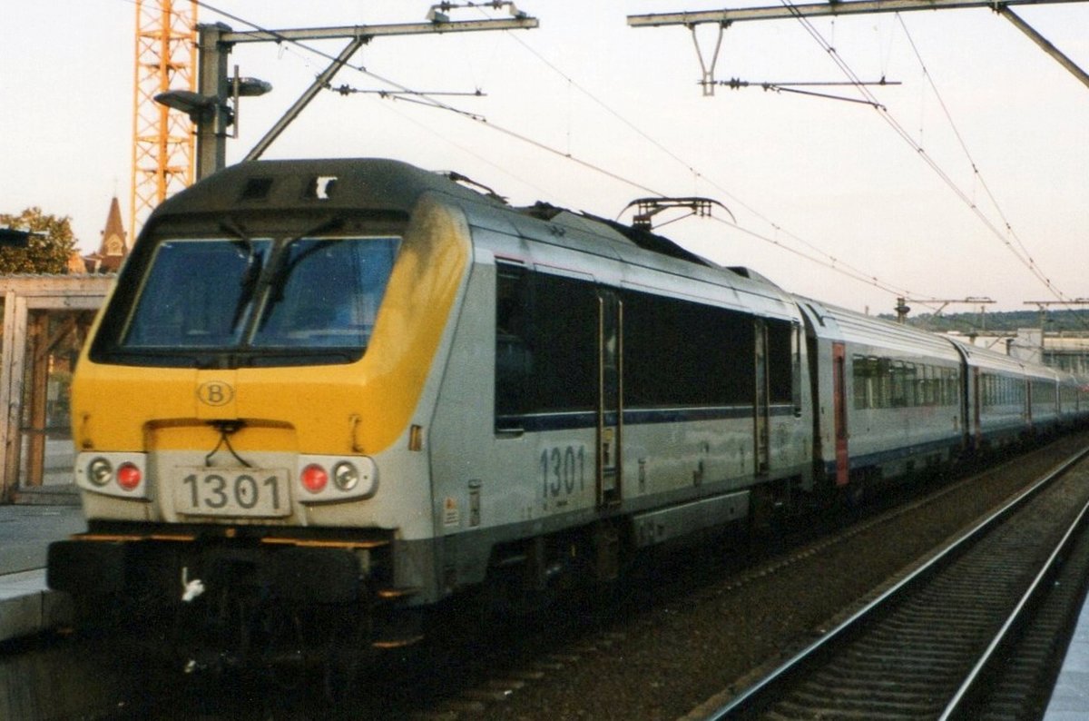 NMBS 1301 steht am 13 Juli 1999 in Lüttich-Guillemins.