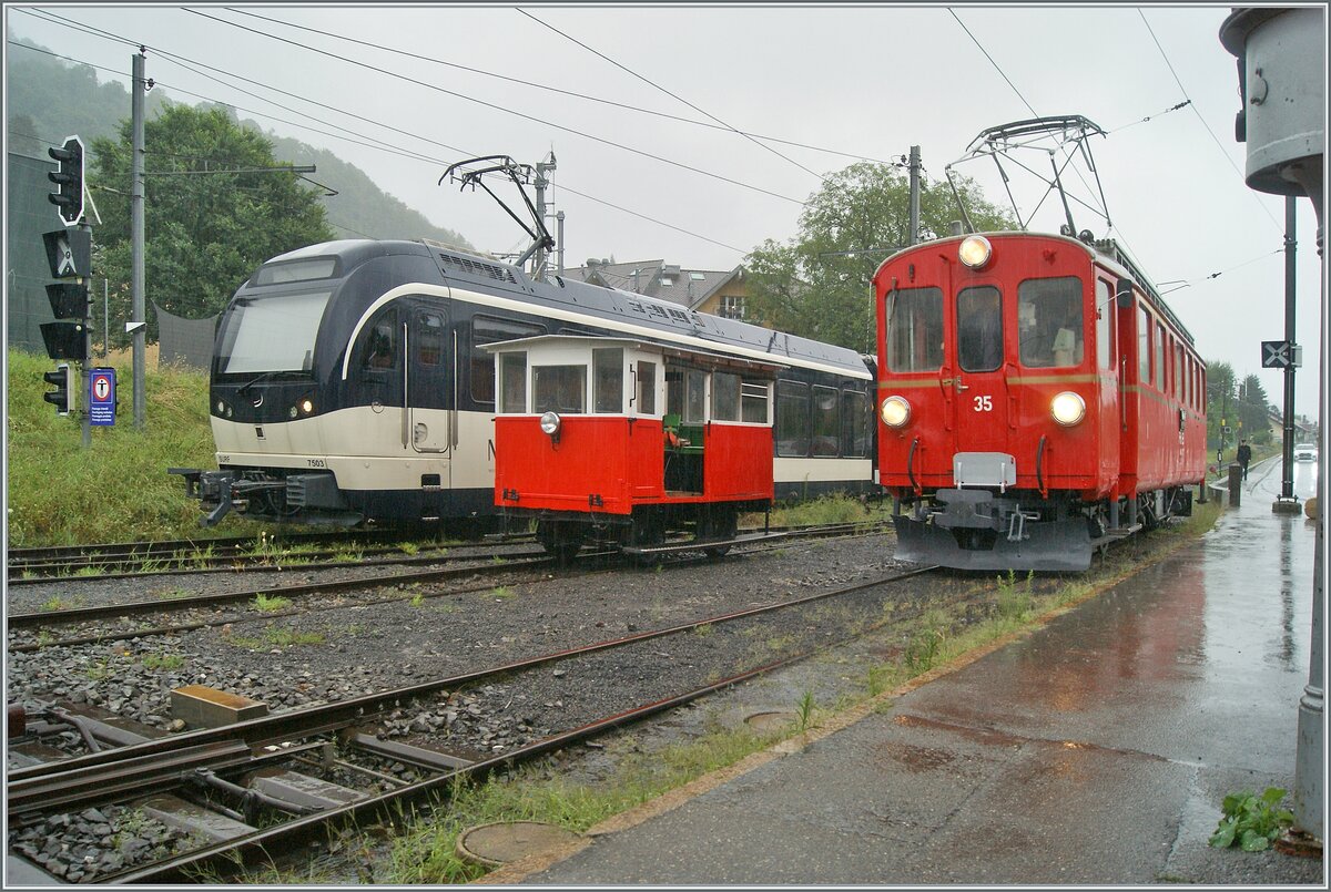 Noch mehr zum Vergleich: Winzig klein zeigt sich die RB Draisine Dm 2/2 N° 3  Biniou  der Blonay-Chamby Bahn  zwischen dem CEV MVR ABeh 2/6 N° 7503  Blonay-Chamby  und dem RhB ABe 4/4 I N° 35 der Blonay-Chamby Bahn in Blonay. 

Somit dürfte die 3,71 Meter lange Dm 2/2 der kürzeste Reisezug sein, nutzte die B-C die Draisine doch vor einigen Jahren auf dem Abschnitt Chamby - Chaulin im Museumsreisezug Verkehr. 

18. August 2024