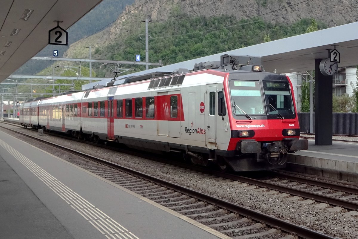 NPZ 560 402 hält am 27 Mai 2019 in Visp.