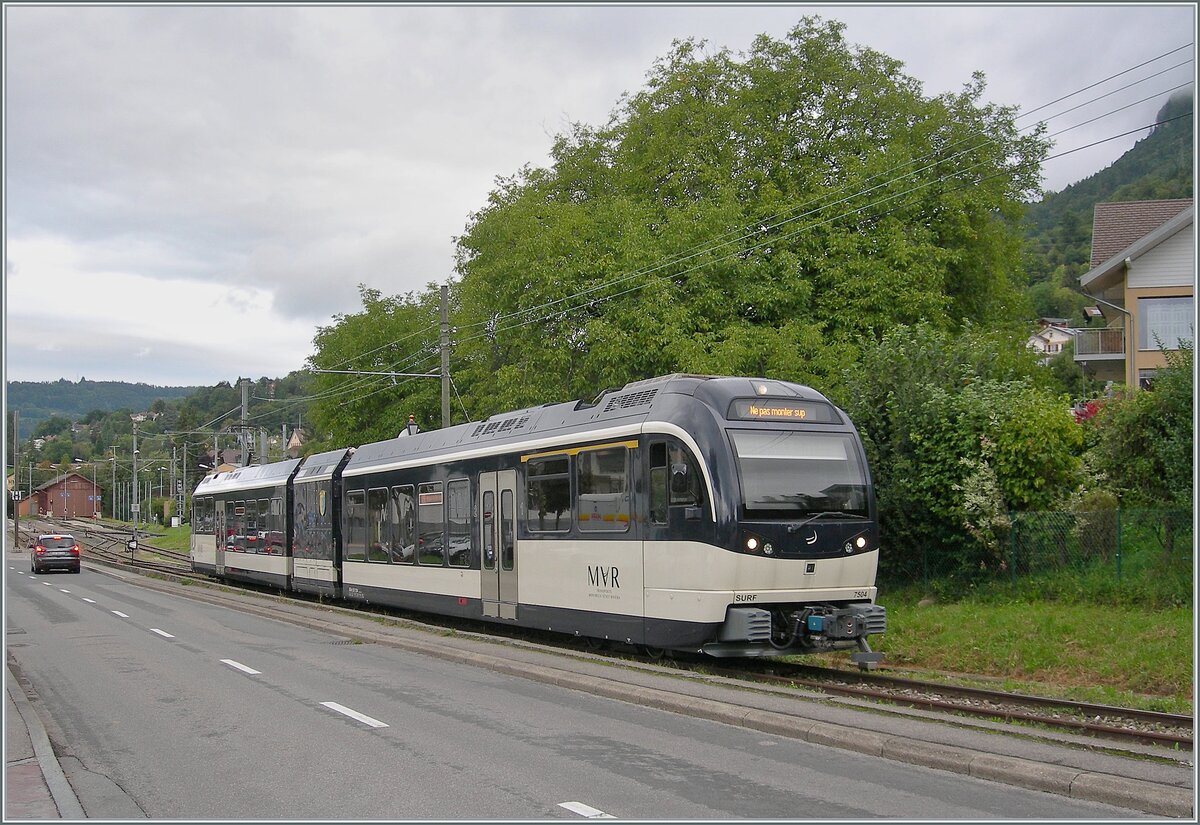 Nur ein paar Meter...
Nur eine paar Meter machen auch diesem auf den ersten Blick banalen Bild etwas besonders: Triebzug und Strecke sind hinlänglich bekannt, doch auf diesem Bild ist der CEV MVR ABeh 2/6 7504  VEVEY  nicht auf dem Abstellgleis in Blonay, sondern  ein paar Meter weiter  auf der B-C Strecke auf der Farht in Richtung Chamby, wobei er wohl bis Chernex fahren wird. 

11. Sept. 2025