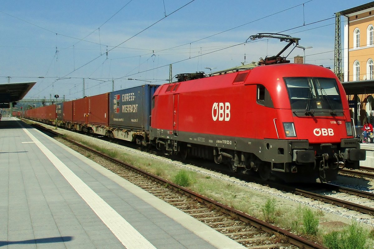 ÖBB 1116 122 durchfahrt am 10 Mai 2018 Passau. 