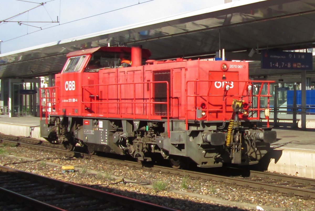 ÖBB 2070 061 durchfahrt solo Wiener Neustadt am 31 Mai 2016.