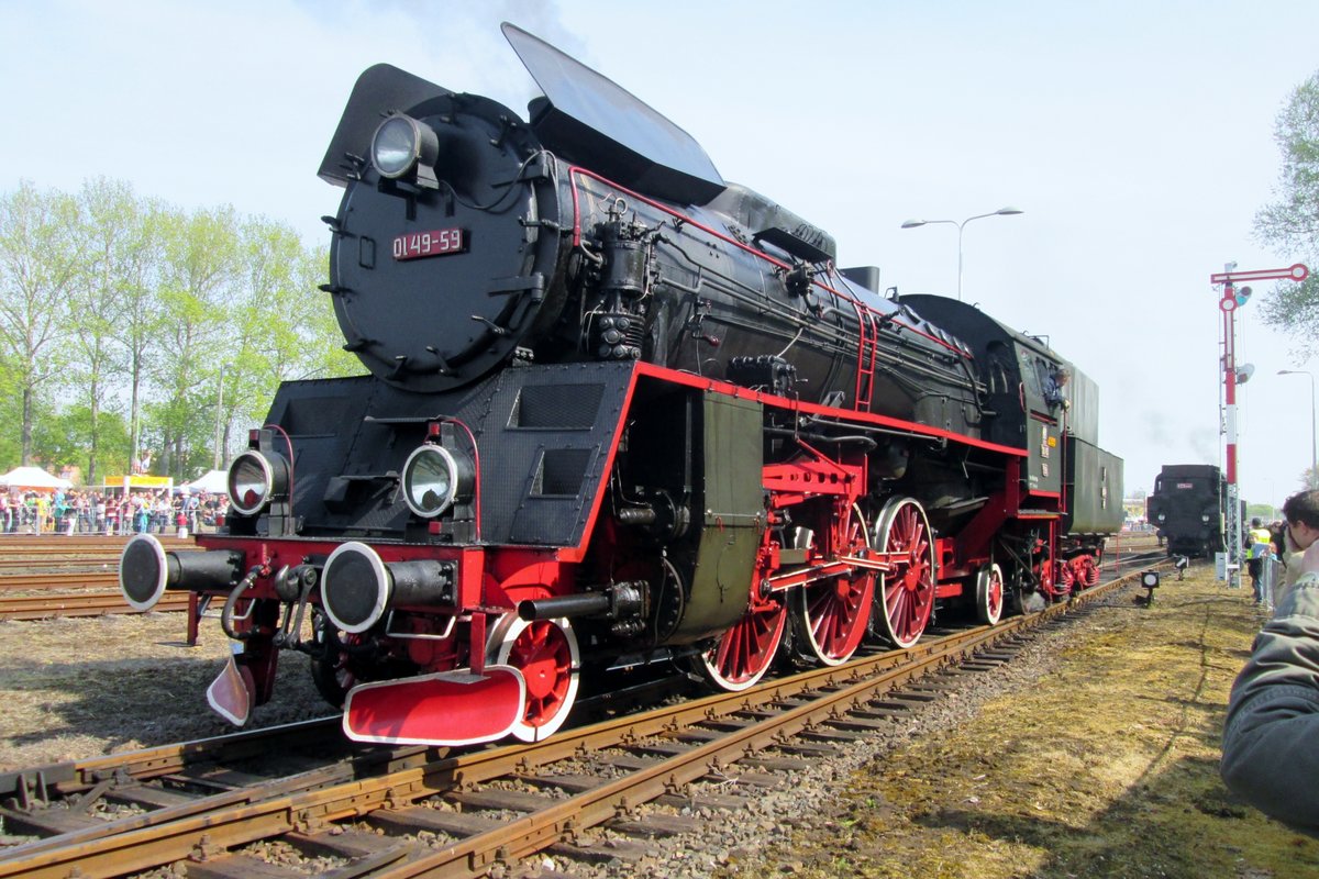 Ol49-59 posiert am 30 April 2016 ins Bw von Wolsztyn.