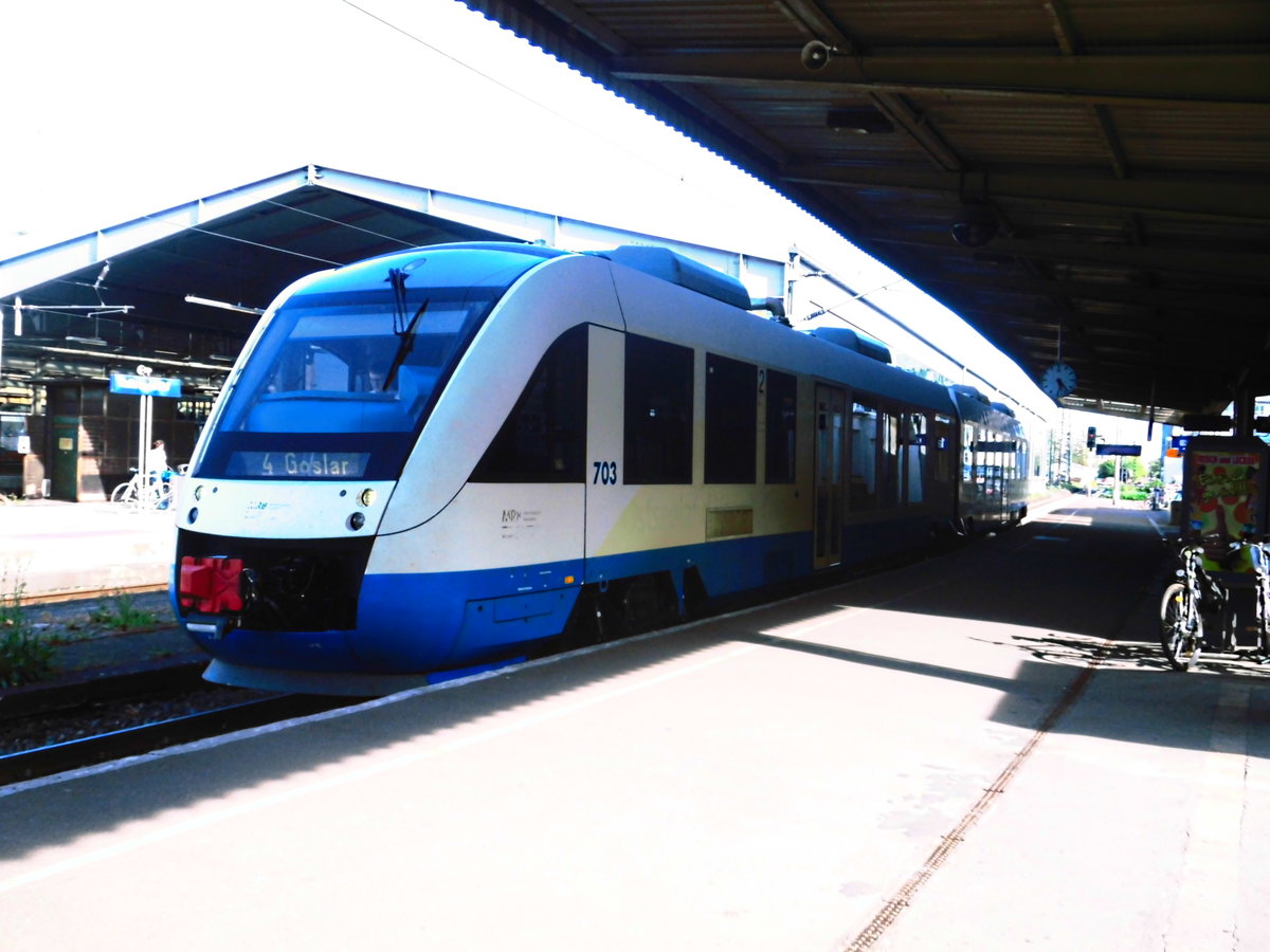 OLA VT 703 (648 297/797 D-OLA) als HEX4 mit ziel Goslar im Bahnhof Halle (Saale) Hbf am 15.5.17