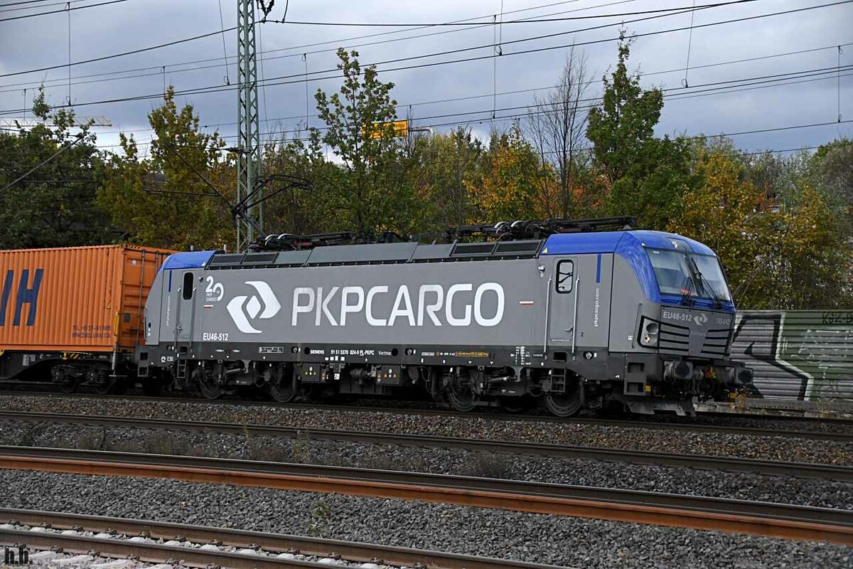 PKPZ 370 024-9 fuhr mit einen containerzug durch harburg,02.11.21