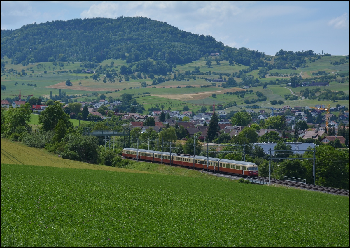 
RAe 1053 oberhalb von Frick. Juni 2021.