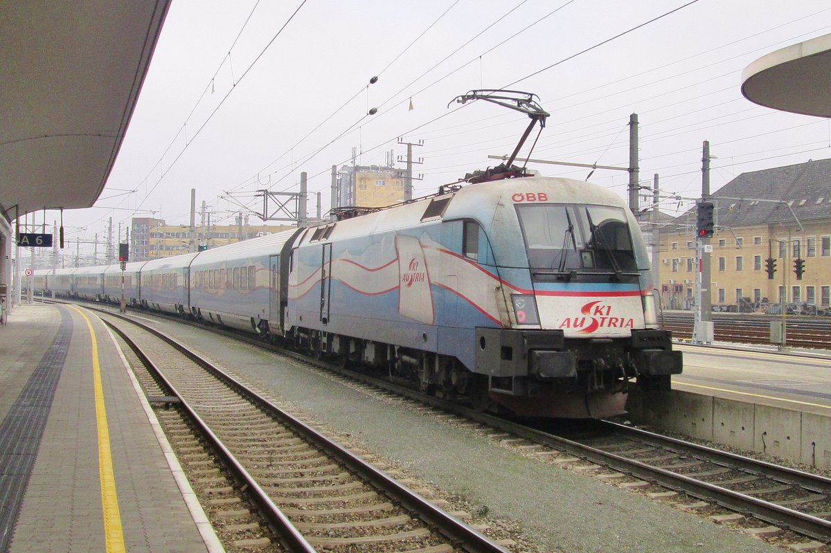 RailJet 1116 251 verlässt am 30 dezember 2016 Linz Hbf.