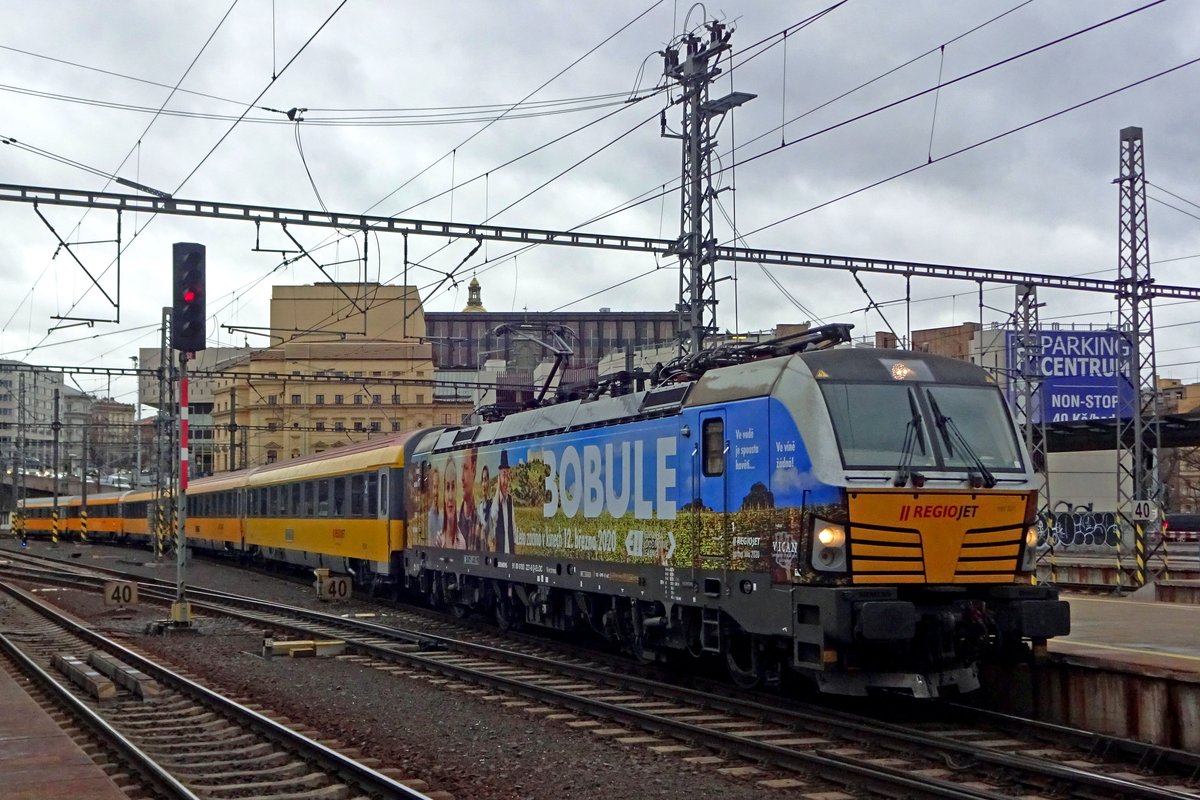 RegioJet 193 227 wirbt fr ein fernseh-Serie 'BOBULE' am 23 Februar 2020 in Praha hl.n.