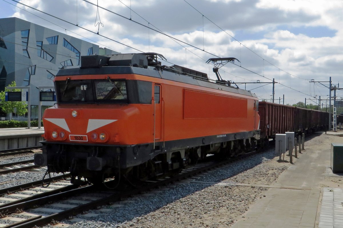 RFO 1830 zieht ein Ganzzug durch Nijmegen am 20 Mai 2020.